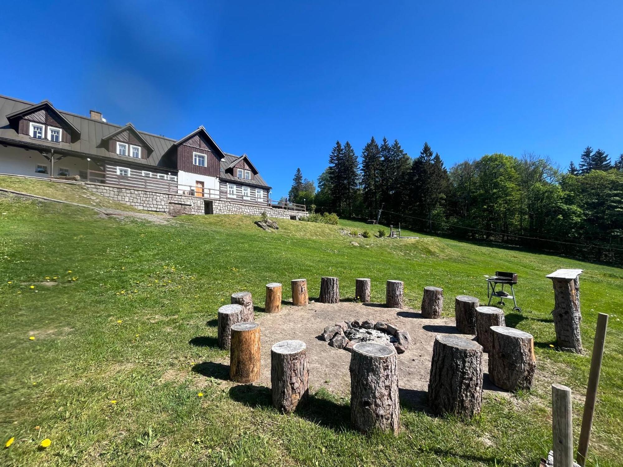 Апартаменты Chata Hubertka Krkonose Витковице Экстерьер фото